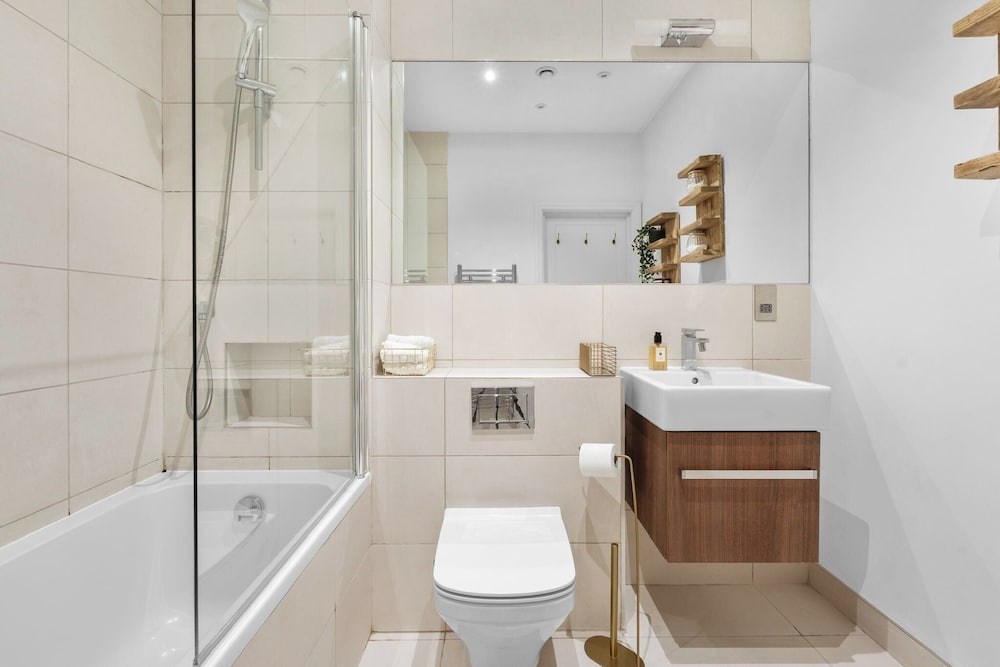 London Road Apartment in Isleworth