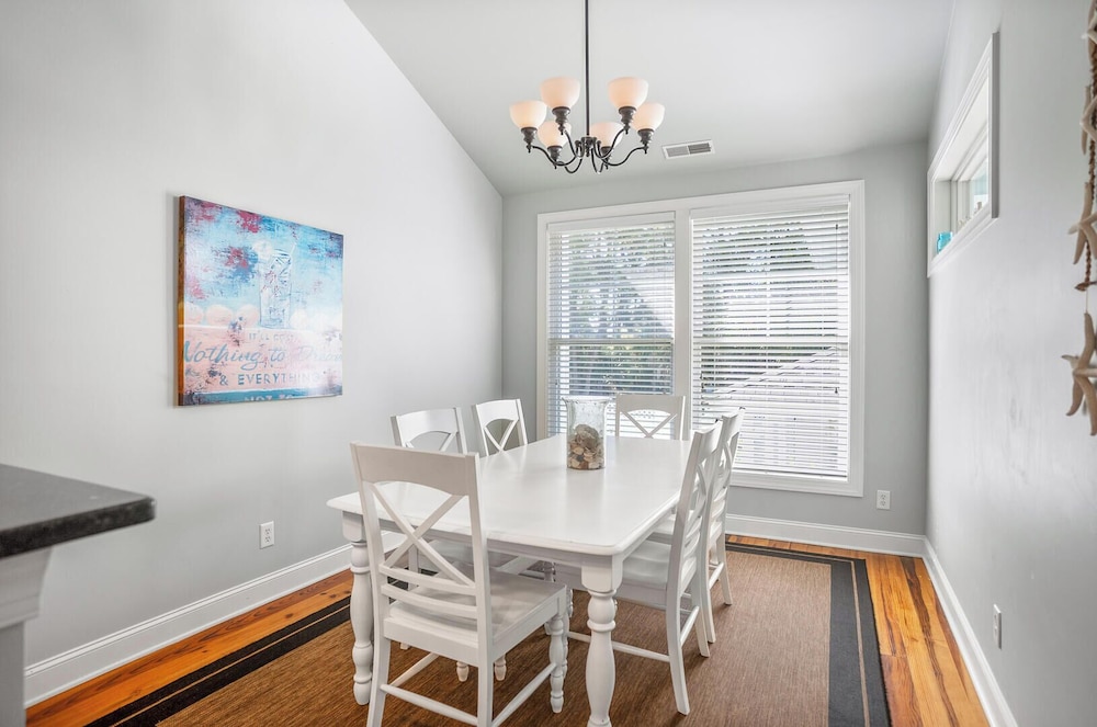 Tasteful 2 Story 4 Bedroom, 4 Bath Home! New on Rental Program, Sleeps 12!