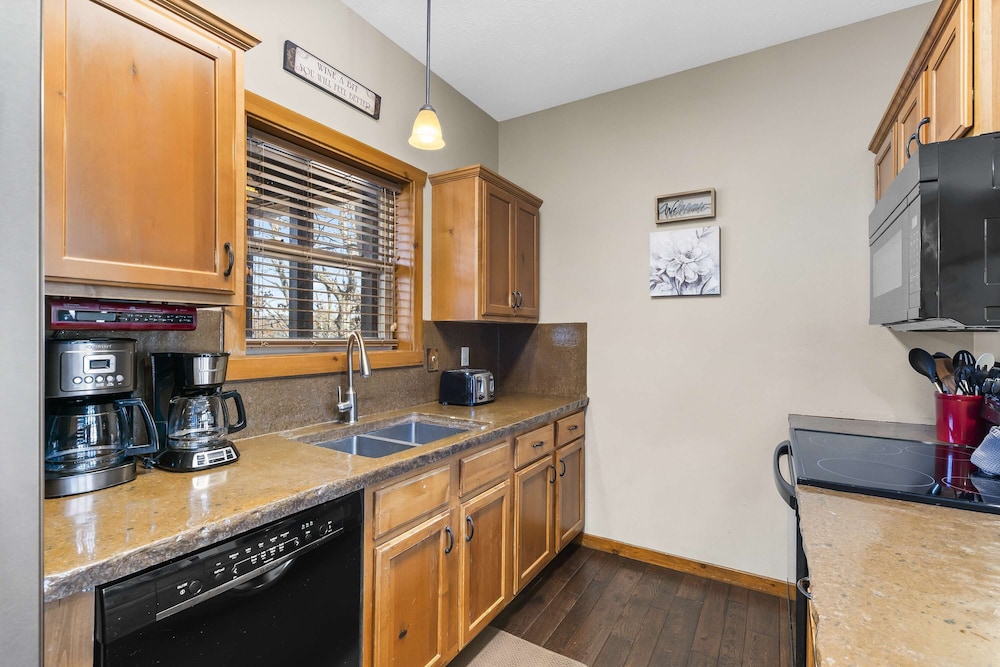 Serenity Oaks Stay for 16!
