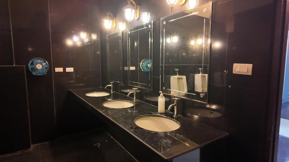 Hangover Hostel Patong