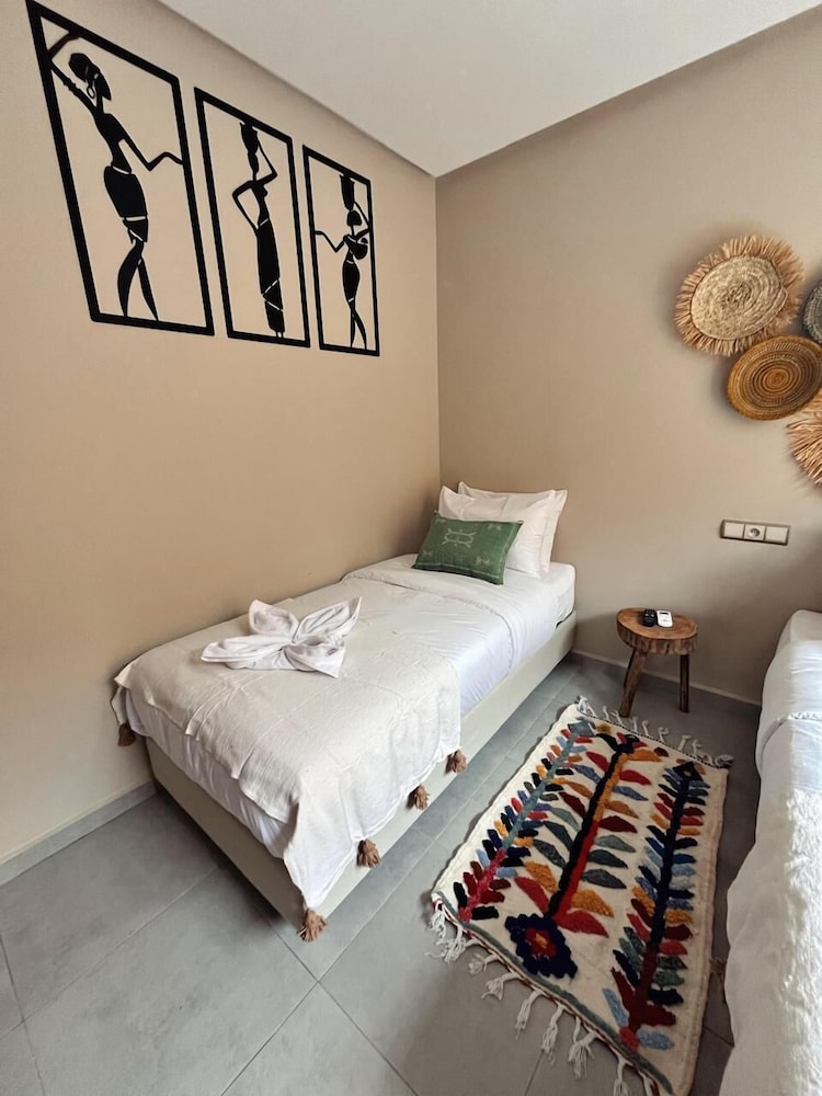 Harmony surf lodge