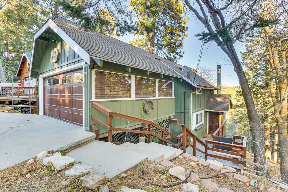 Family-friendly Lake Arrowhead Cabin w/ Game Room!