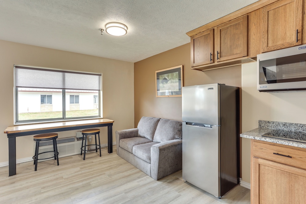 Walk to Ocu, Golf: Updated Oakland City Studio!