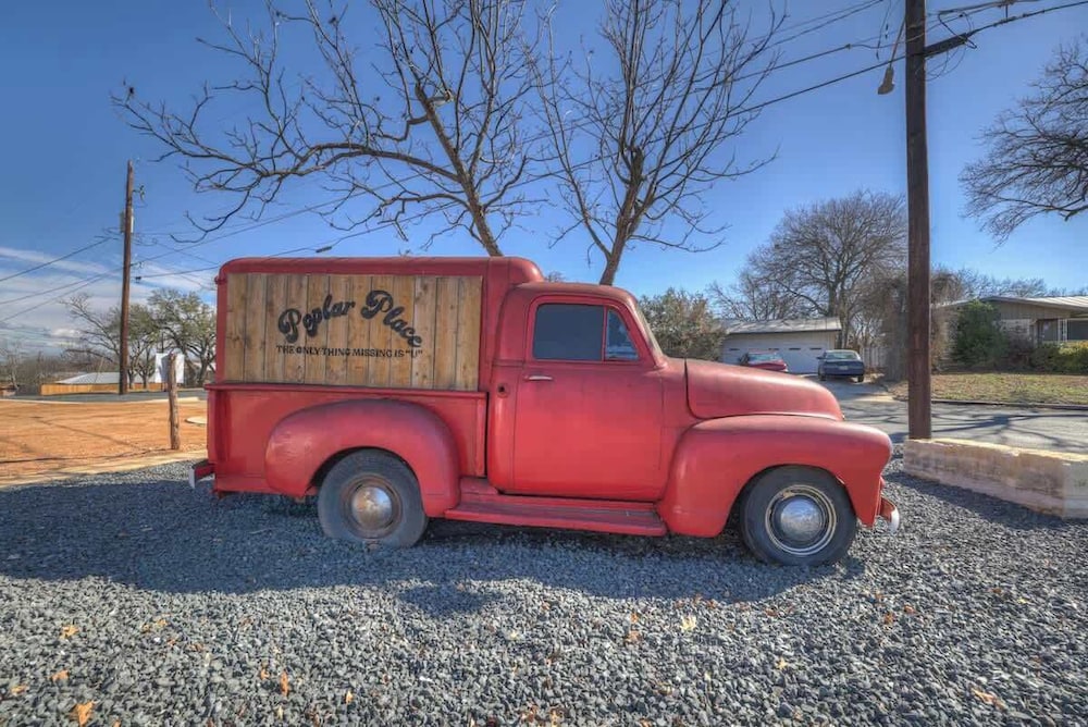 Pop 4 W/hot-tub + Close to Main St