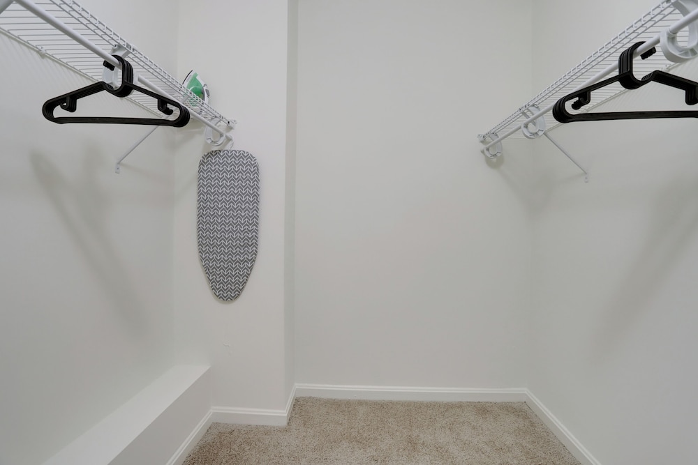 DC Airport Metroline Apartments