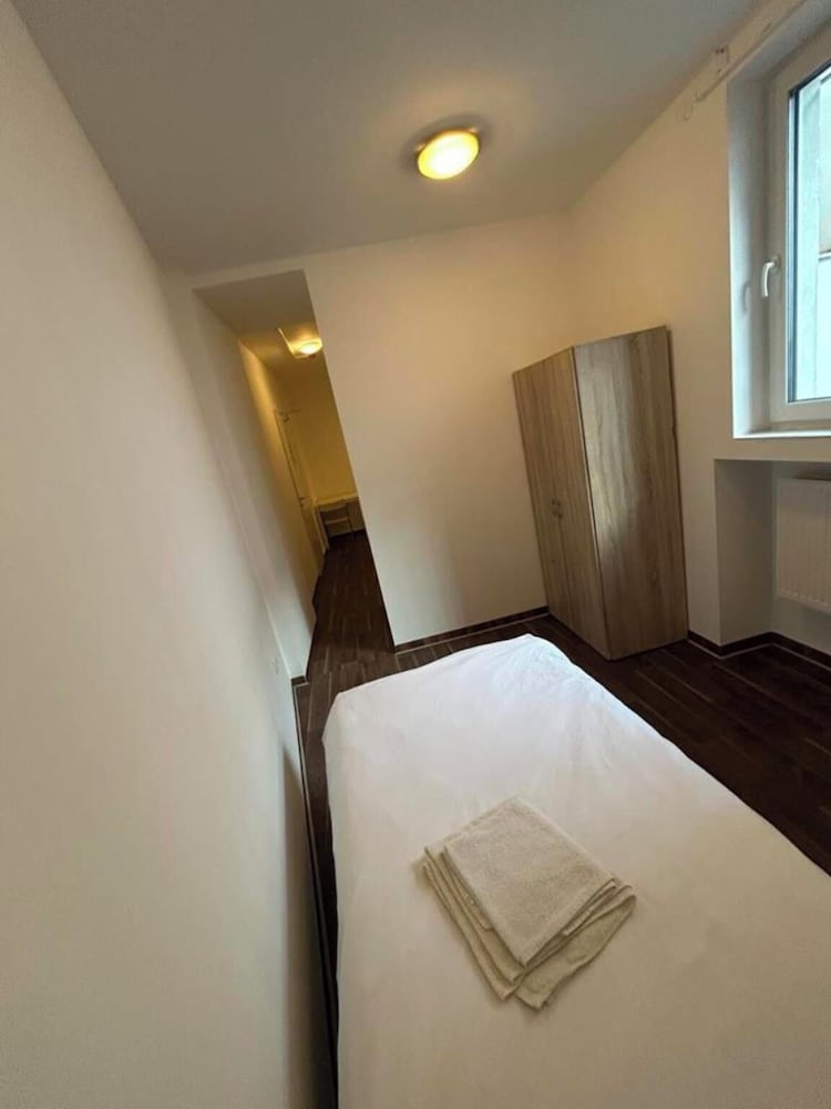 2-Rent Group Hostel Apartments SEN14