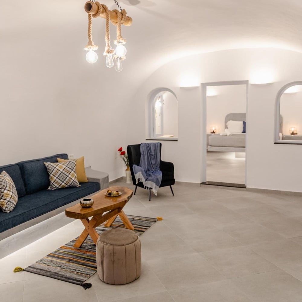 Sun Angelos Oia - Luxury Cave Suites view 5