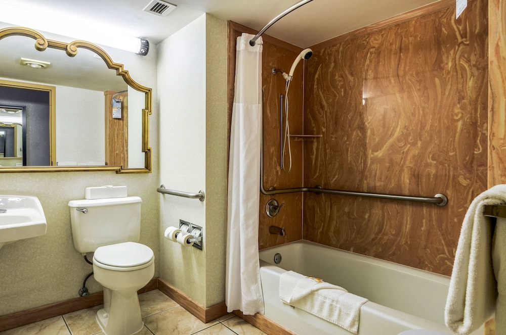 Quality Inn & Suites Winfield
