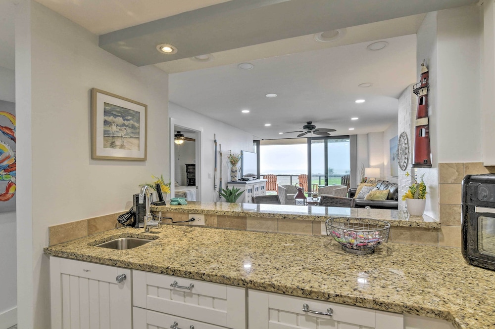 Port Aransas Condo: Community Perks, Walk to Beach view 5