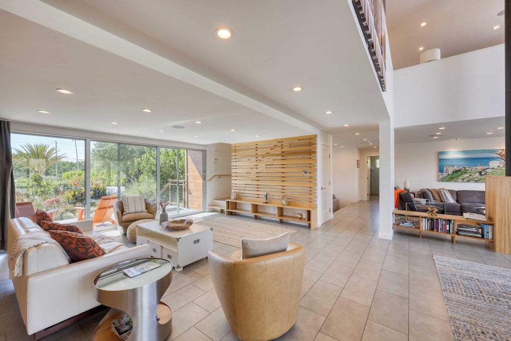 Coplan Vineyards by Avantstay 10-acre Estate w/ Pool, Spa, Bocce & Designer Interiors