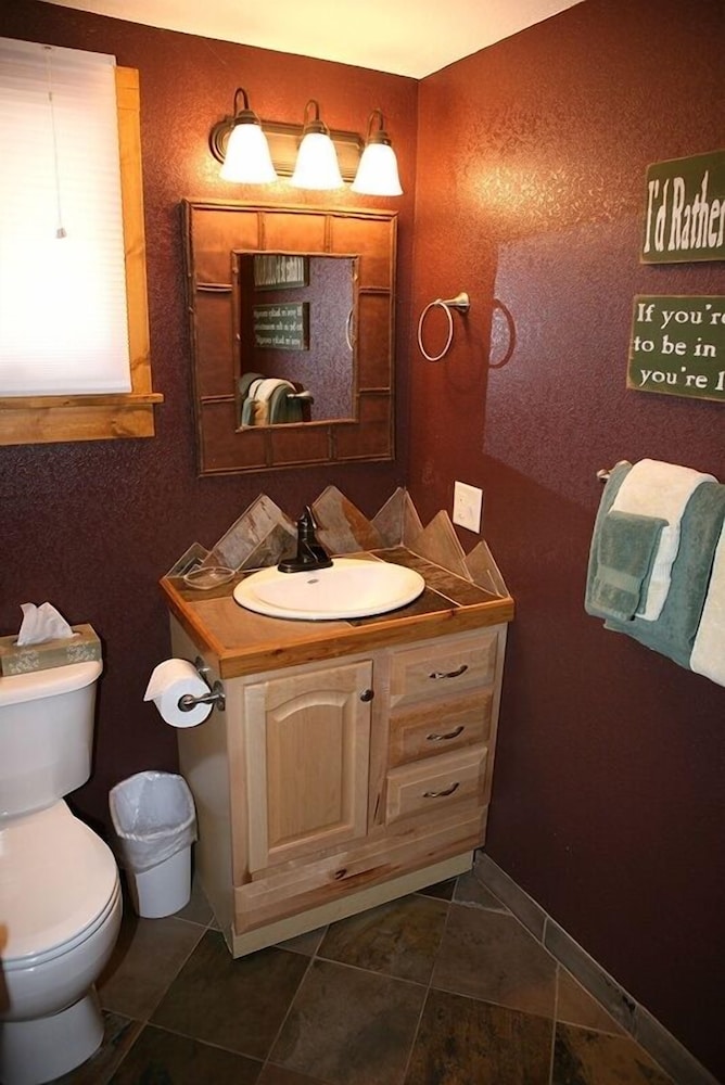 Charming Cabin, Next To National Park 3 Bedroom Cabin - #20-NCD0297 view 5