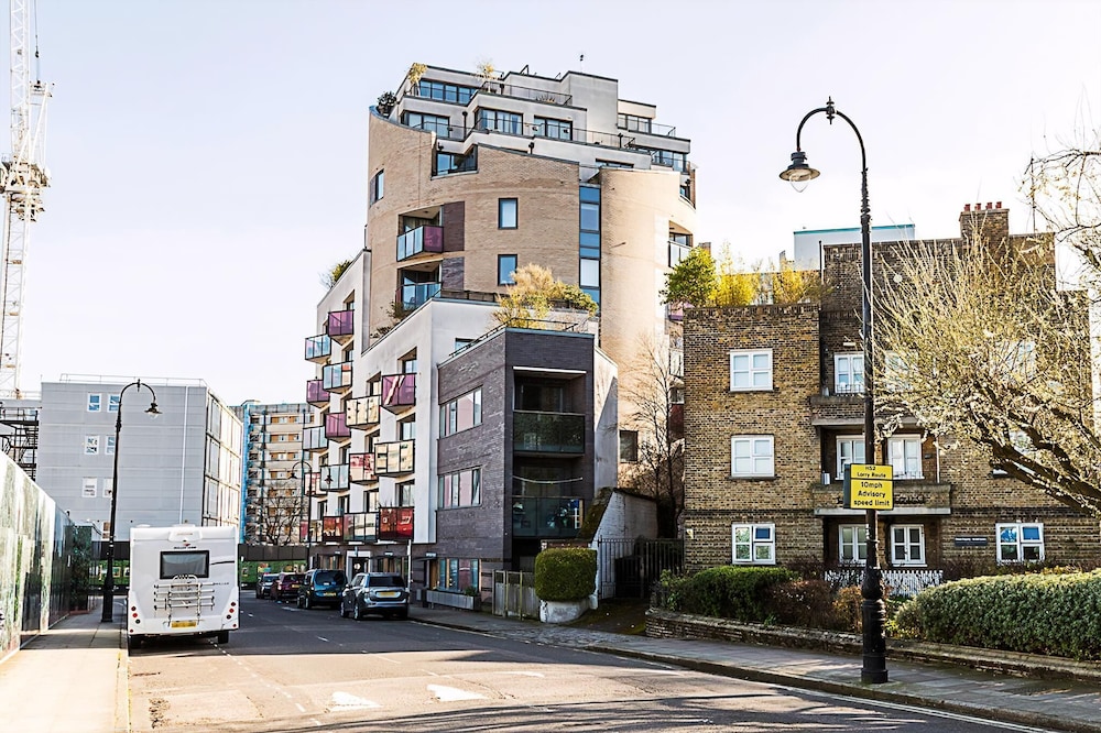 Bright Camden Retreat With Balcony