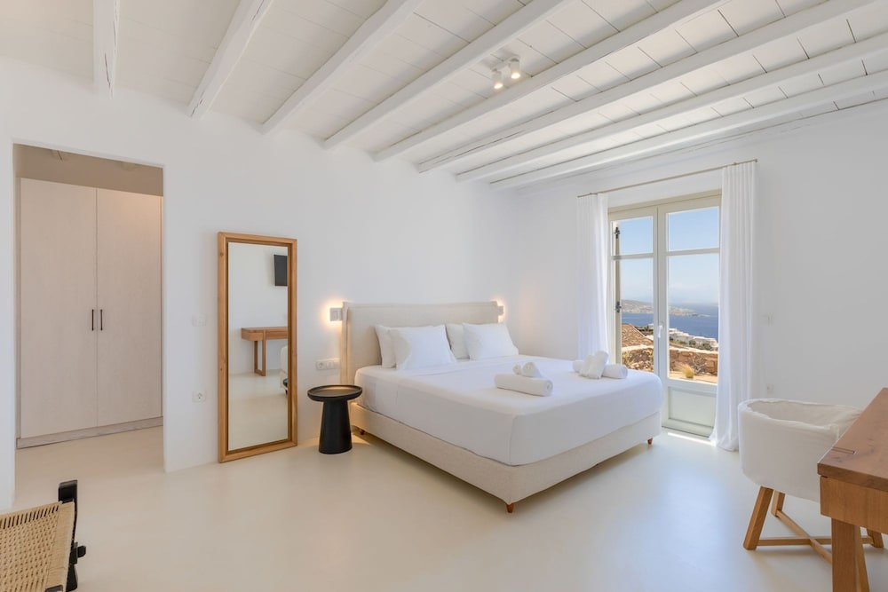 Renovated Luxury Oceanview Villa With Pool in Mykonos