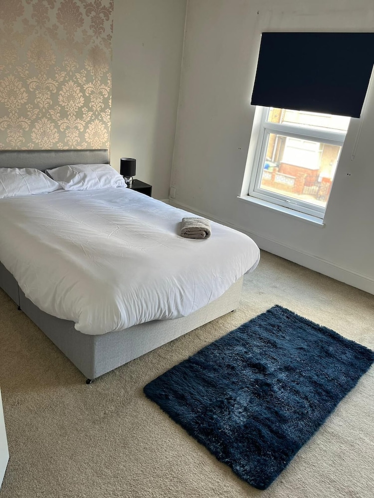 SPECIAL 5 Bedroom Whole House Brereton view 4