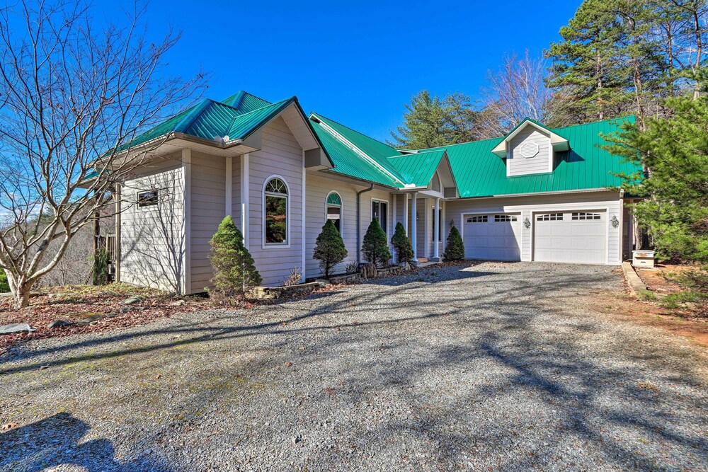 Expansive Murphy Retreat w/ Mountain Views! view 4