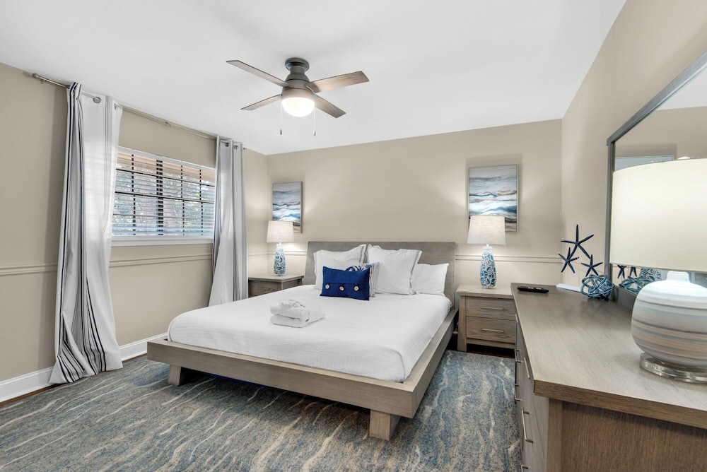 Sleeps 8 w/ Resort Pools, Tennis, Golf & Beach Access + Attraction Tickets!