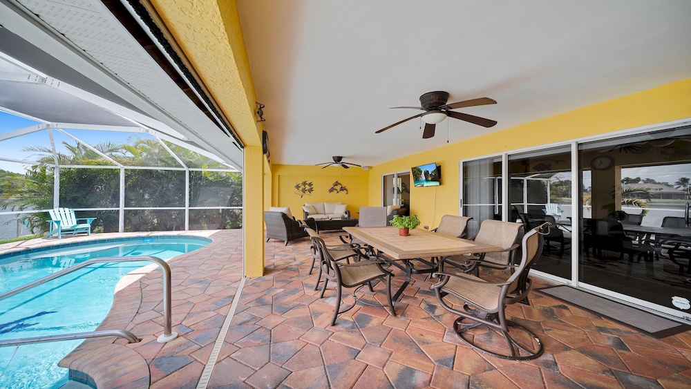 Casa de La Vista Pool Spa With Lakefront View