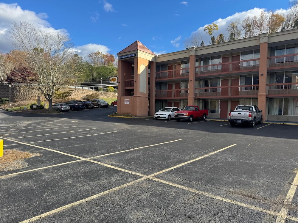 OYO Hotel Harriman near I-40