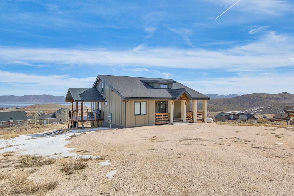 5 Mi to Bear Lake State Park: Home w/ Deck