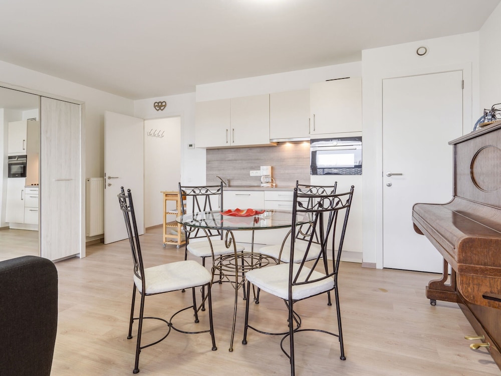 Spacious Studio With Storage Room