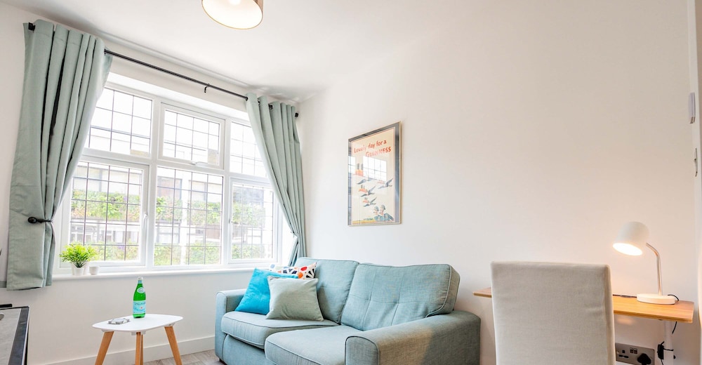 Host Stay Croydon Road Dwelling