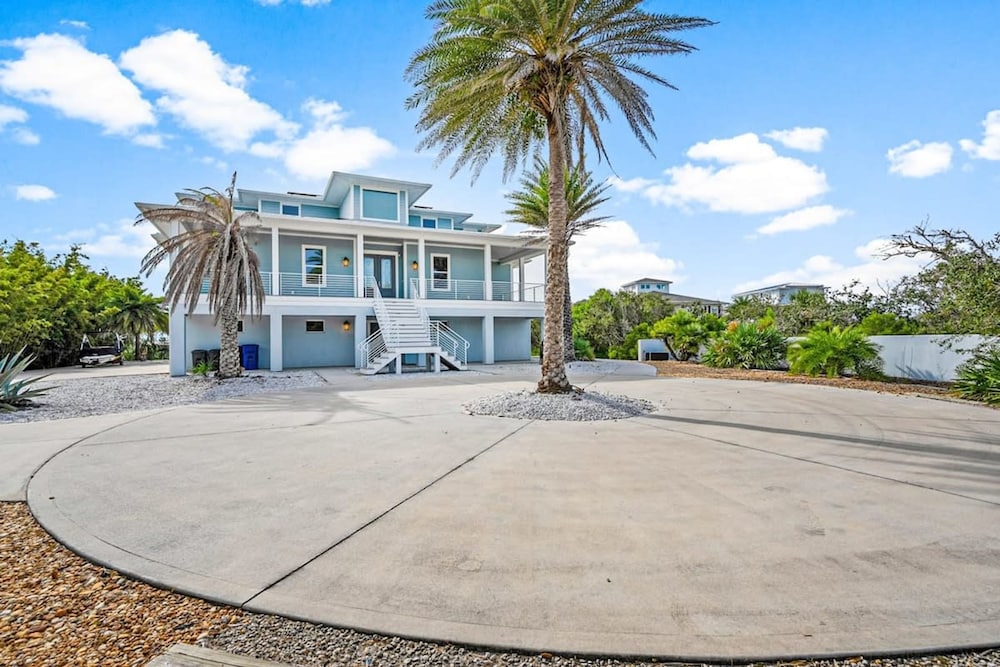400 Steps to Sand Waterfront Luxury w Dock Pool