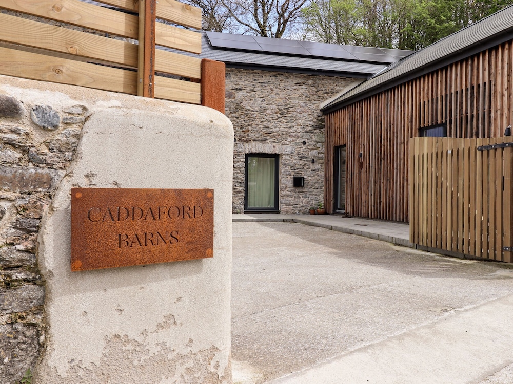 1 Caddaford Barns