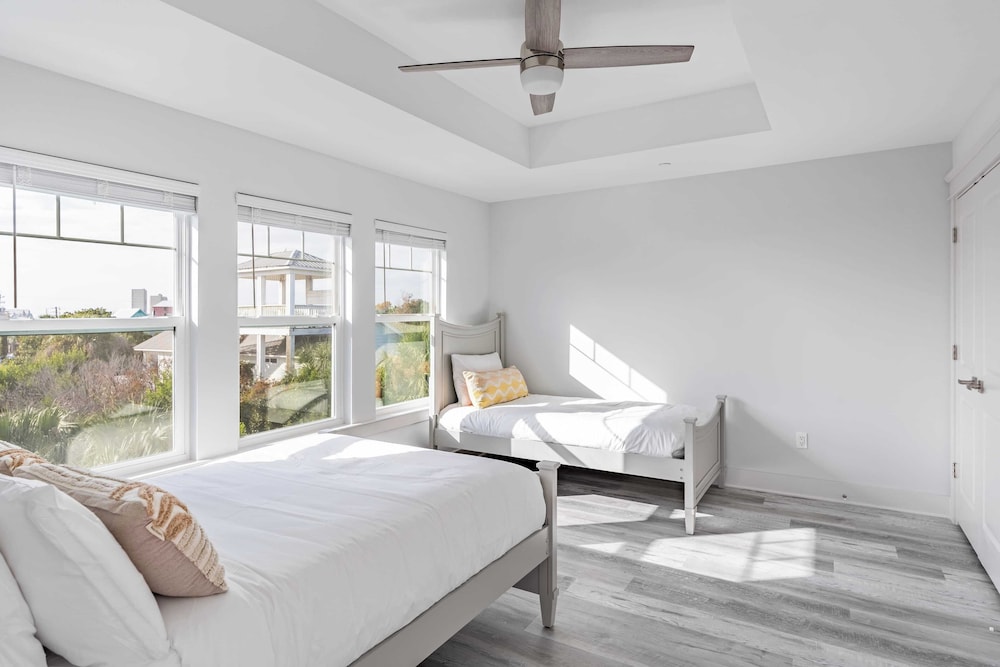 Modern 5bdr w/ Private Pool, 2 min Walk to the Beach! Montoute by Avantstay