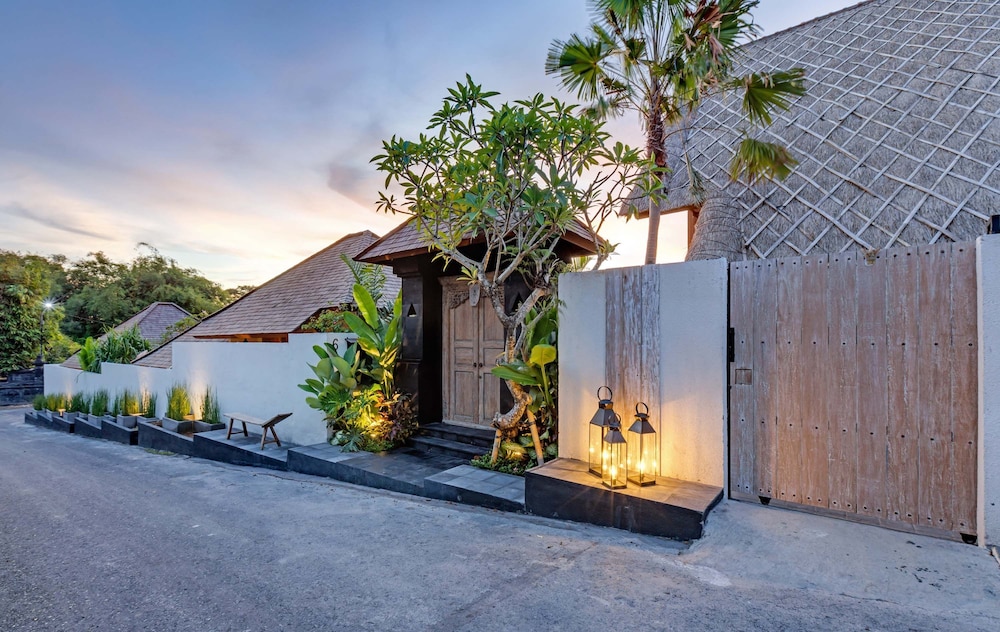Villa Chempaka by Alfred in Bali - New Luxe Tropical 4BR Dream Villa in Canggu