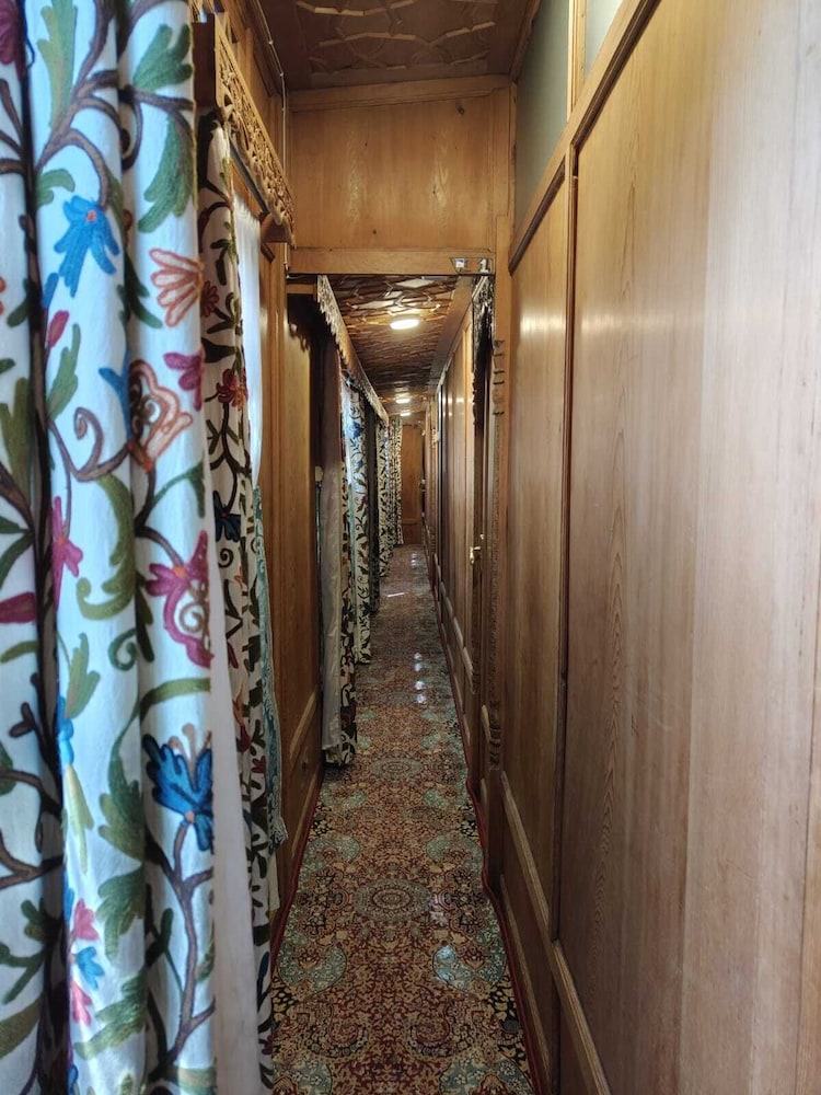 New Alzira Heritage Group of Houseboats