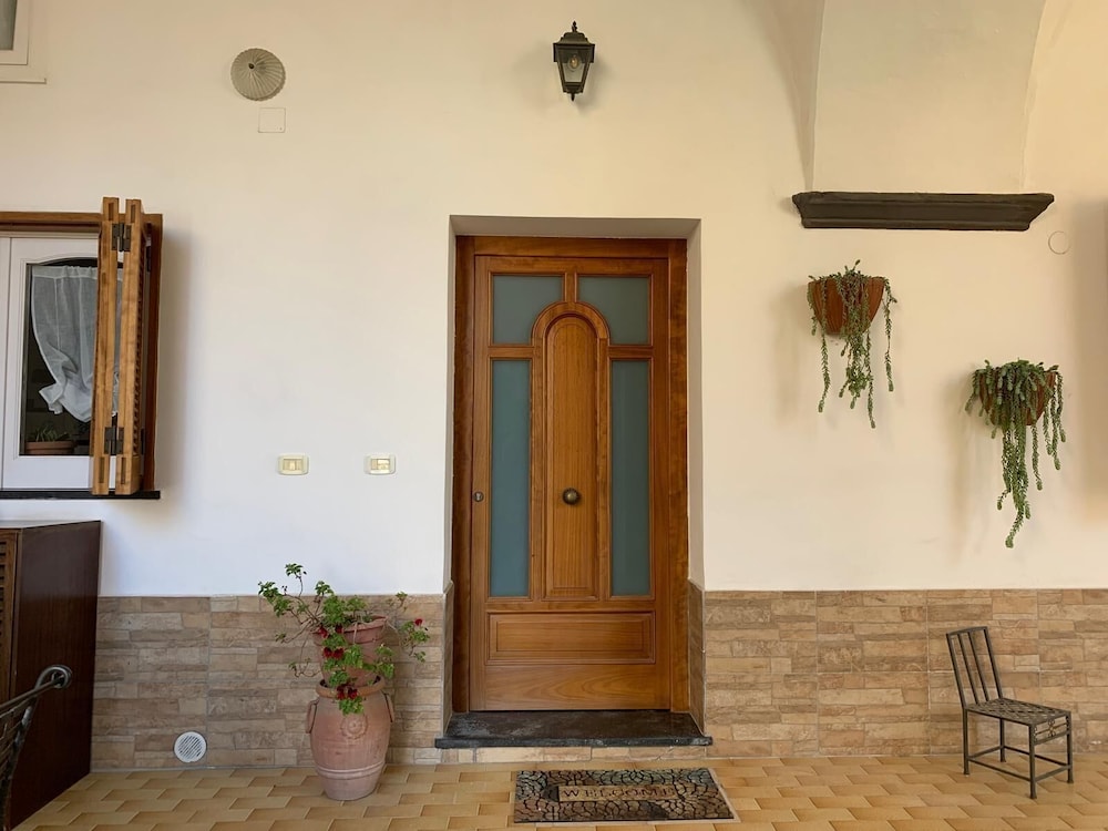 Annygiò House - De Vivo Realty