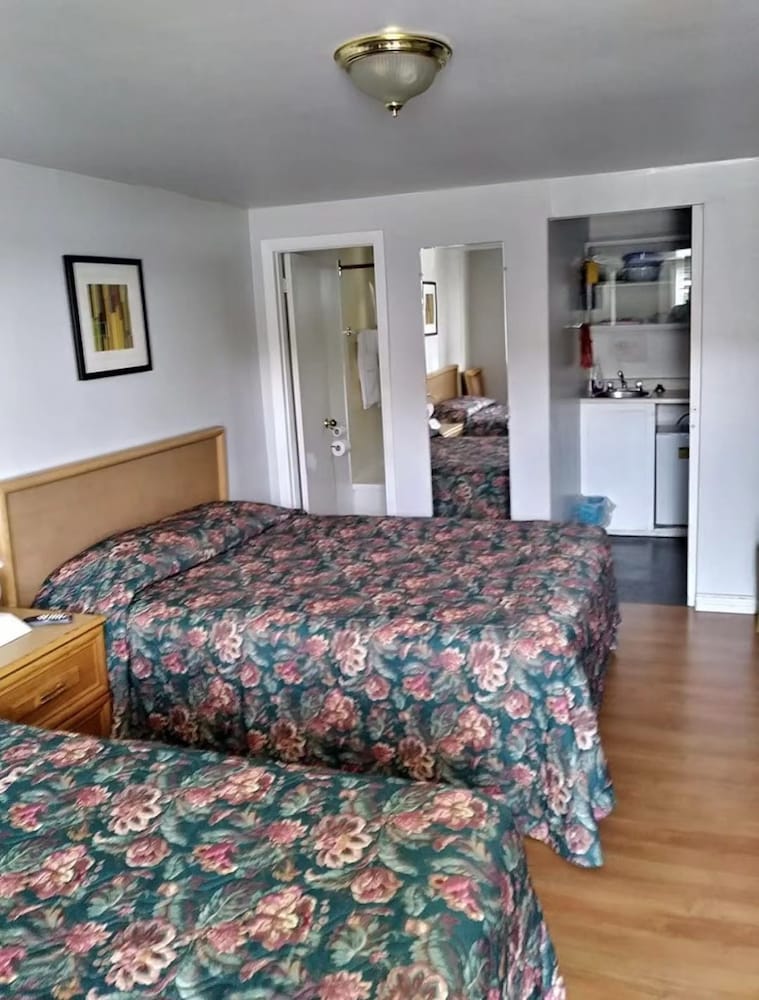 Cornwall Vacations - Monte Carlo Motel - Property Image 1