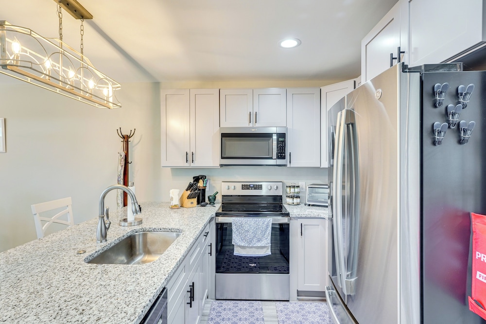 1 Mi to Beach: Dog-friendly PCB Home w/ Backyard!