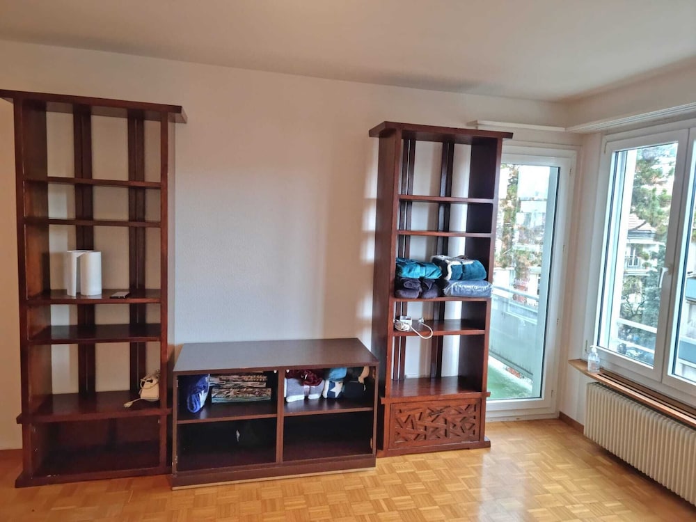 Entire Flat Close to Airport, Train, Center for 7 view 5