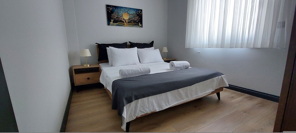 New Flat Large Living Space 3 Close to Lara Beach