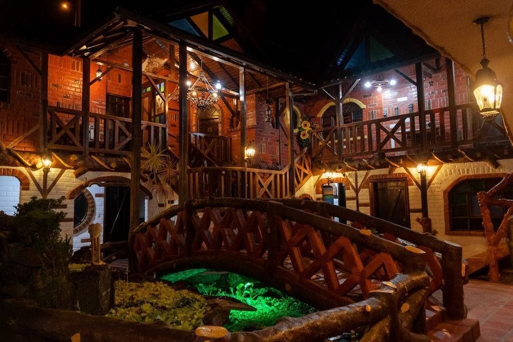 Hosteria Jardines de Chamana