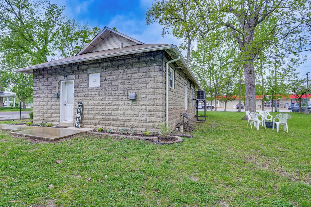 Pet-friendly Pacific Cottage Near Purina Farms! view 5