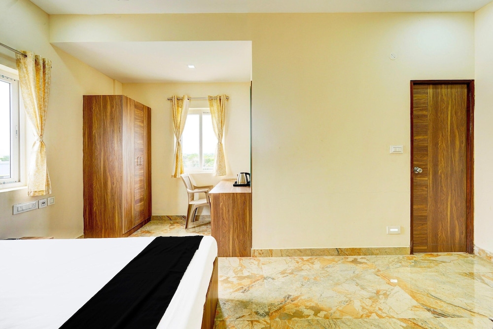 Super Hotel O Radha Residency