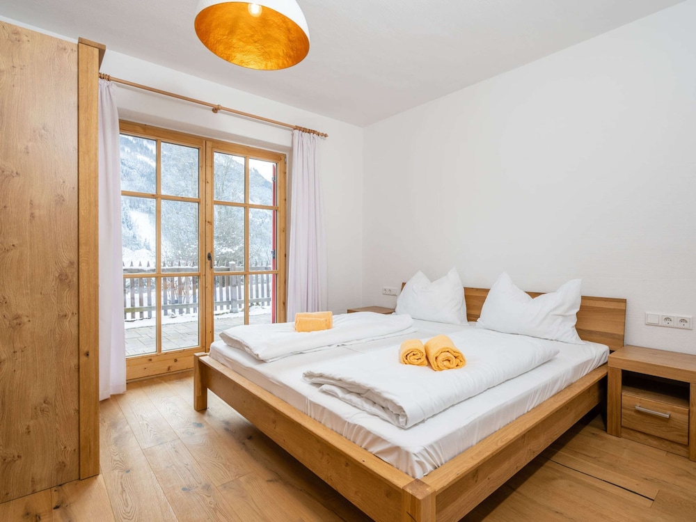 Quaint Chalet in Wald im Pinzgau with Garden near Ski Slopes view 2