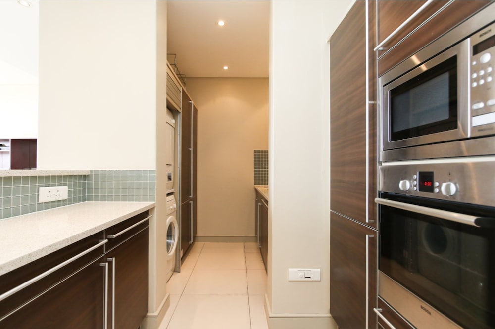 Executive Yacht View Two Bedroom Apartment - 007