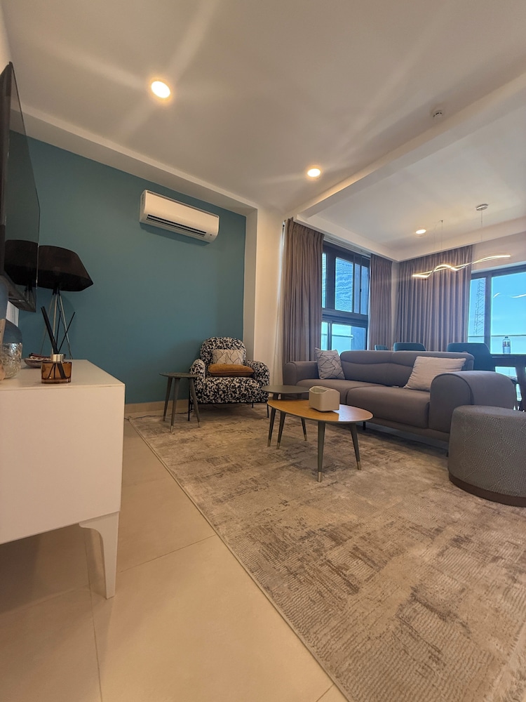 Kinville Suites - Cantonment Living