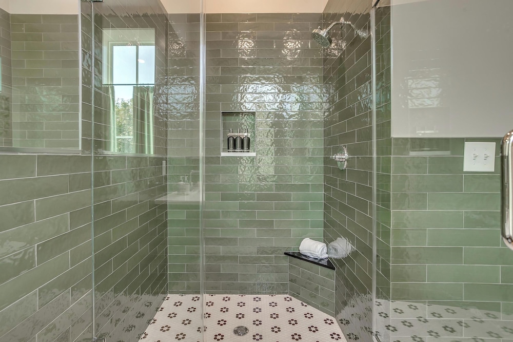 Nutt House Hotel