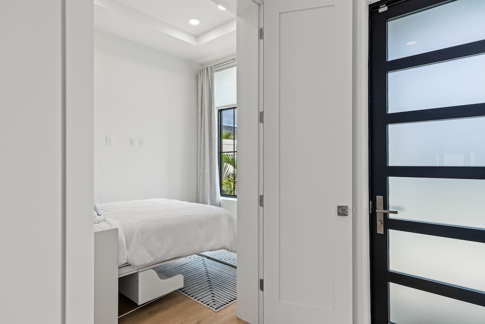 Miramar House, 120 E. Constellation 6 Bedroom Home