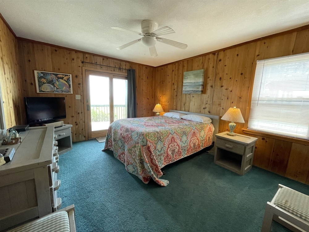 South Beach 4 Bedroom Cottage by RedAwning view 4