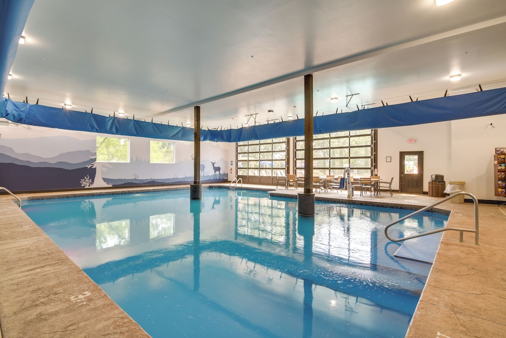 Table Rock Lake View & Games Galore: Family Lodge