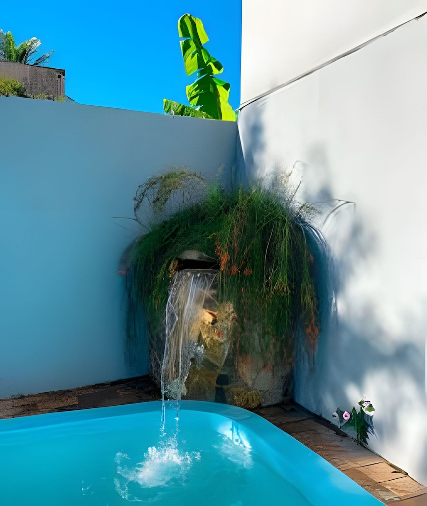 Casa 3 suites 1 quarto piscina AC 10 Hos