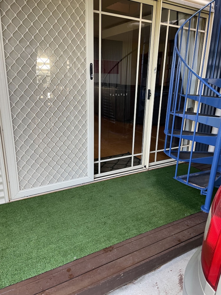 Colours By The Sea Wheelchair Pet-friendly Waterfront Retreat Fireplace Wood Supplied
