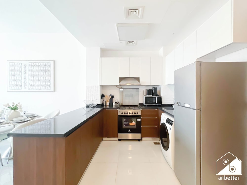 Bright 2bed Family Home: Pool, Gym & Kids Play