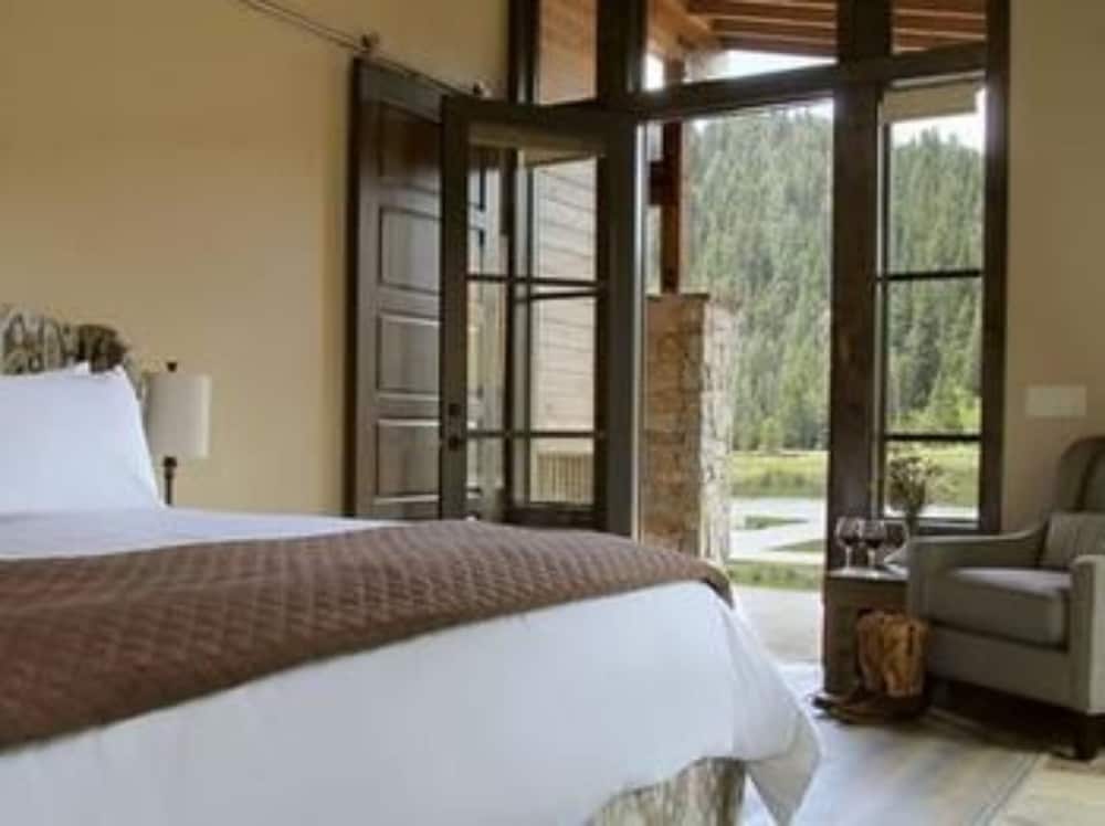 Highlands Ranch Resort