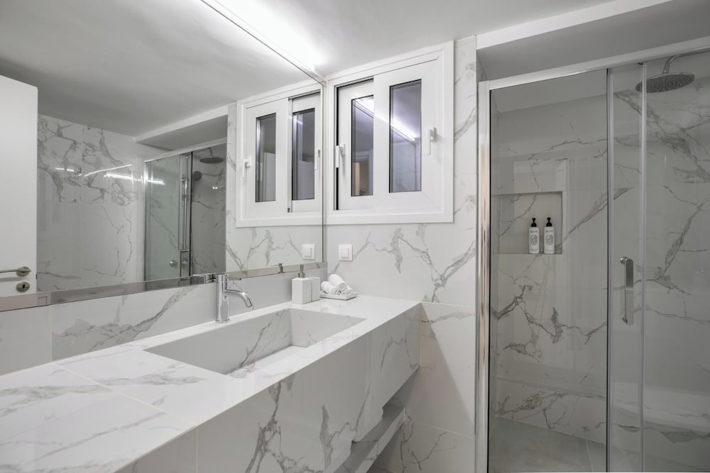Acropolis Museum Apartment by A&A